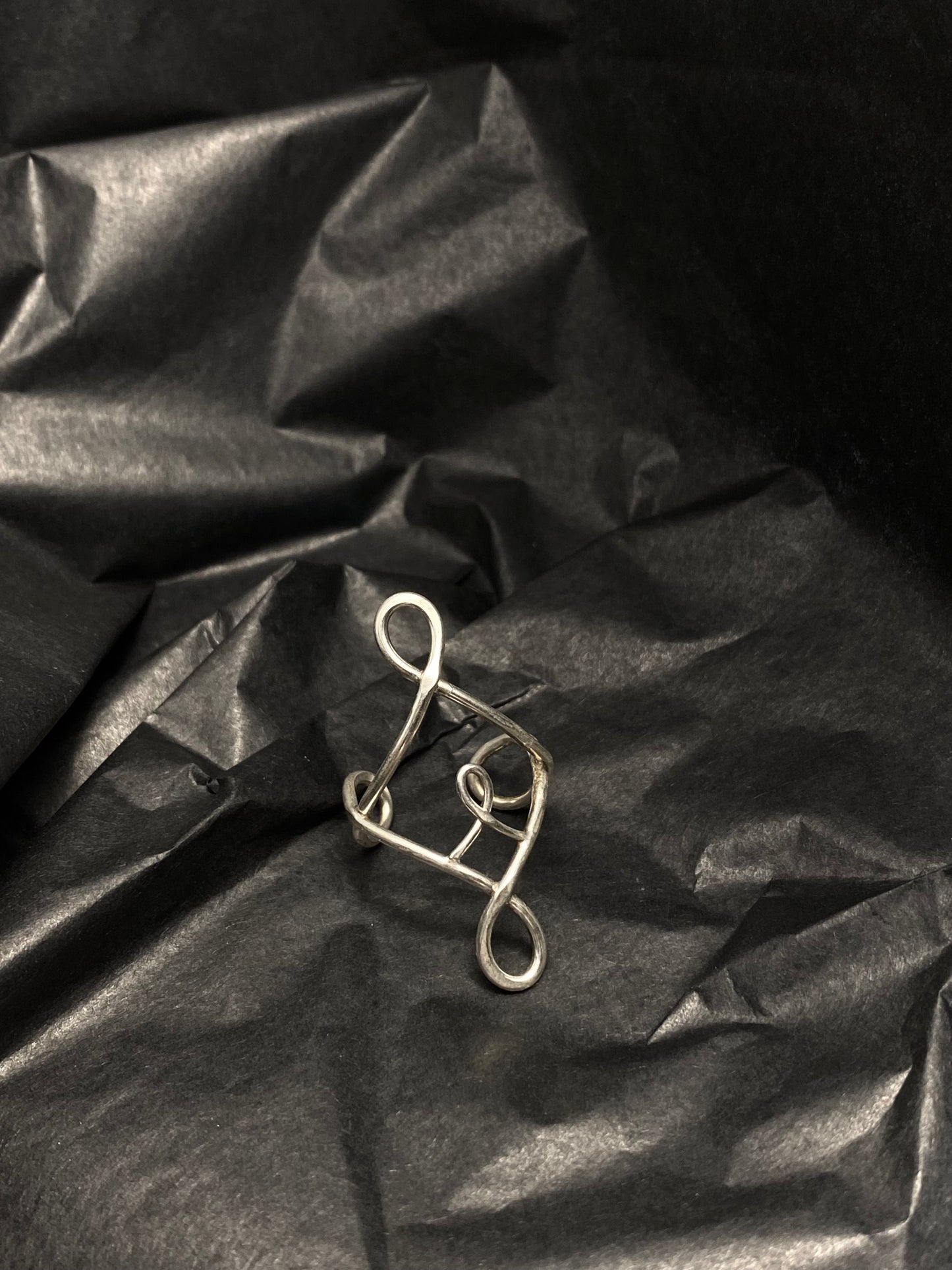 🜟 twisted ring 🜟