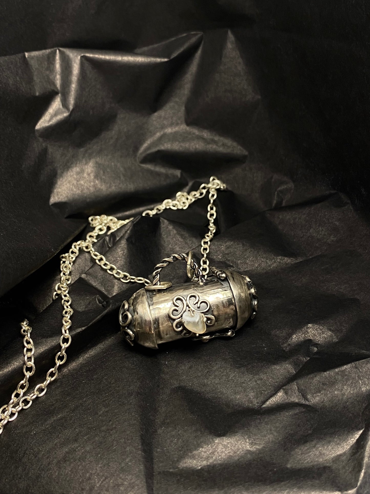 ⑄ secret barrel locket ⑄