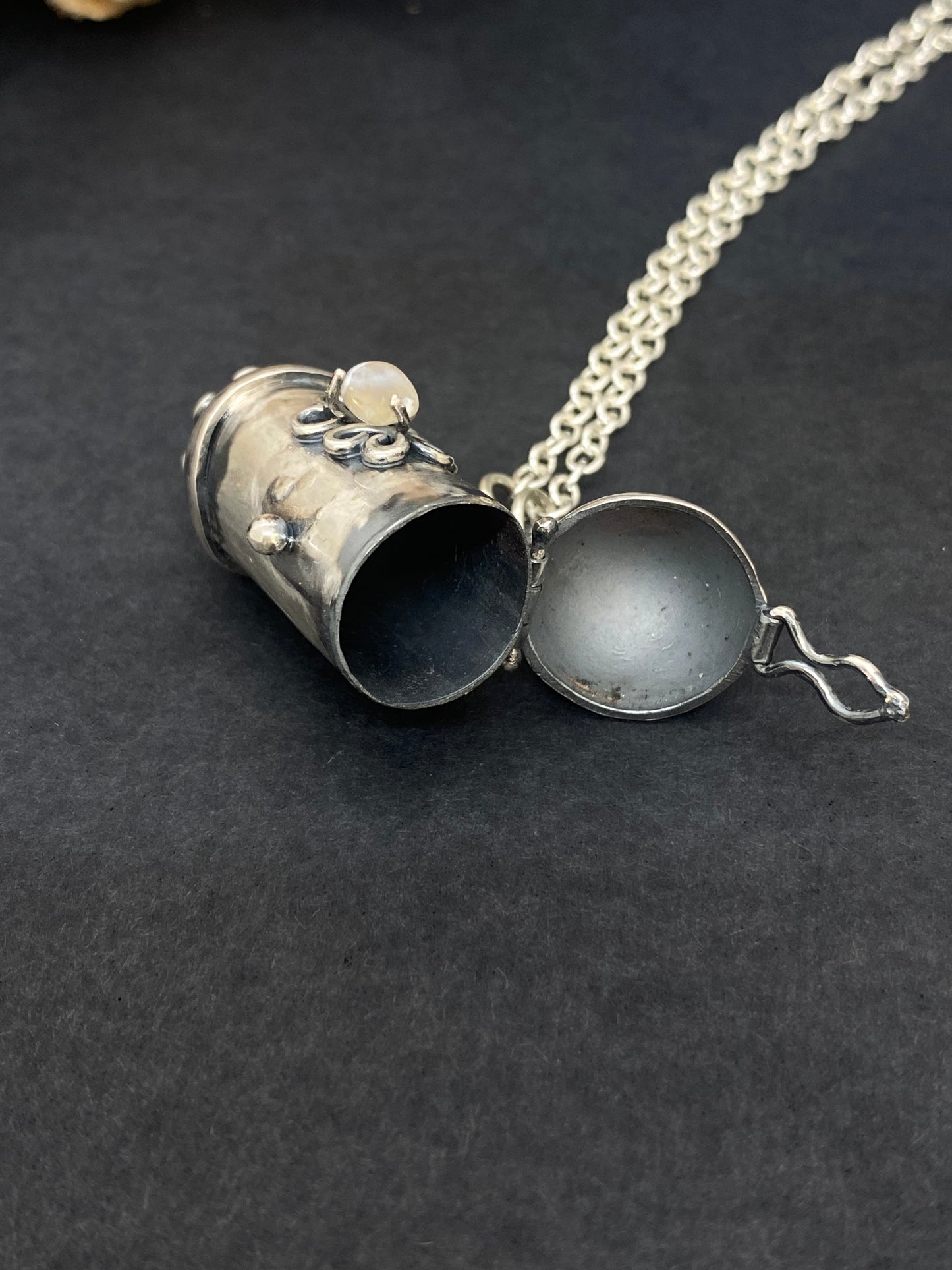 ⑄ secret barrel locket ⑄